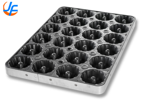 RK Bakeware China-43055 Chicago Metallic 15 Compartment Glazed Aluminized Steel Bundtlette Mini Cake Pan