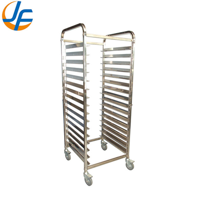 Trolley stainless steel berukuran berbeda untuk digunakan di restoran atau hotel